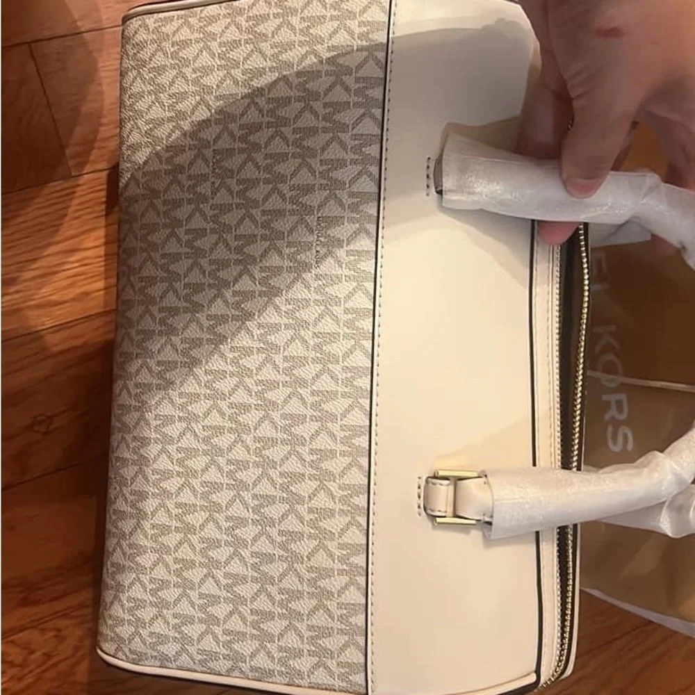 Michael Kors purse - Picture 4 of 4